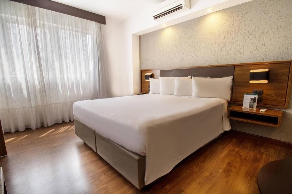 Hotel Deville Curitiba — 1